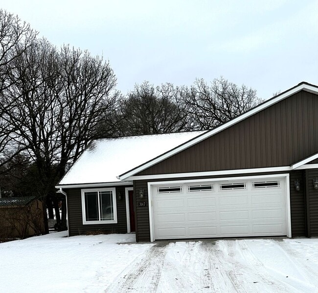 Building Photo - 3145-3147 N Hastings Way Unit 3147