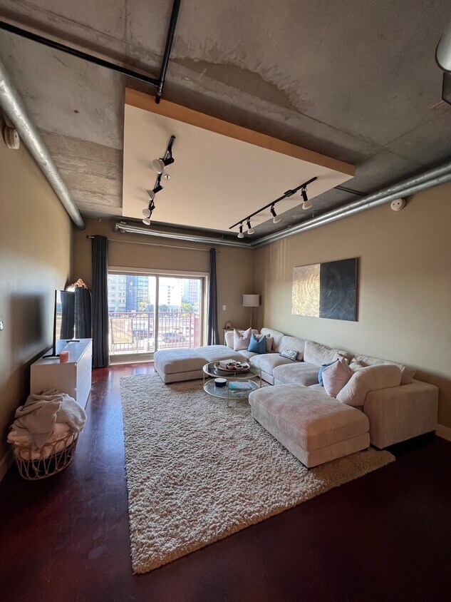 Living Room - 150 Bee St (Charleston, SC)
