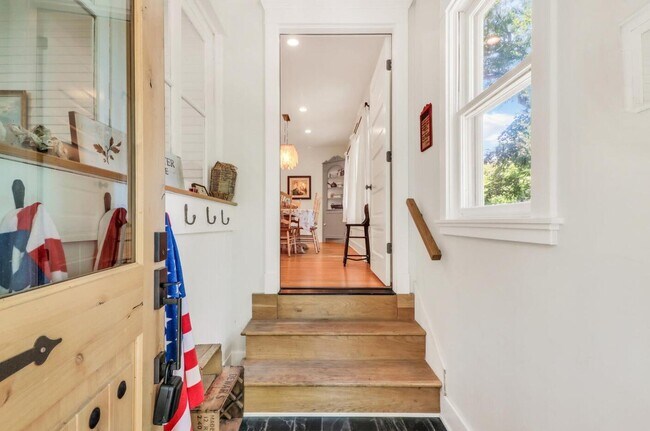 Photo - 543 Oakwood Trl