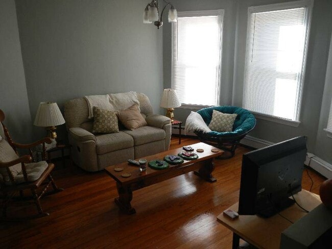 Building Photo - 19 Bucknam St Unit 3B