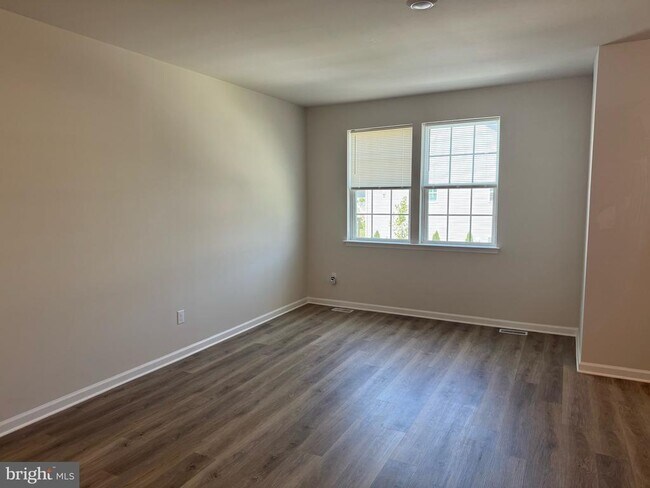Photo - 288 Macoun Way