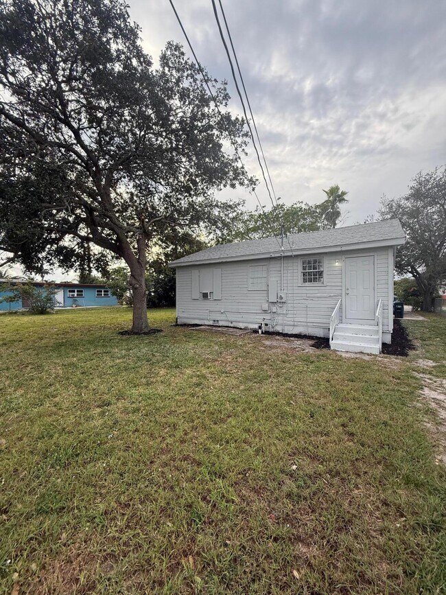 Photo - 33 SW 12th Ave