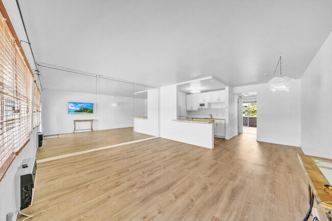 Photo - 127 Westbury E
