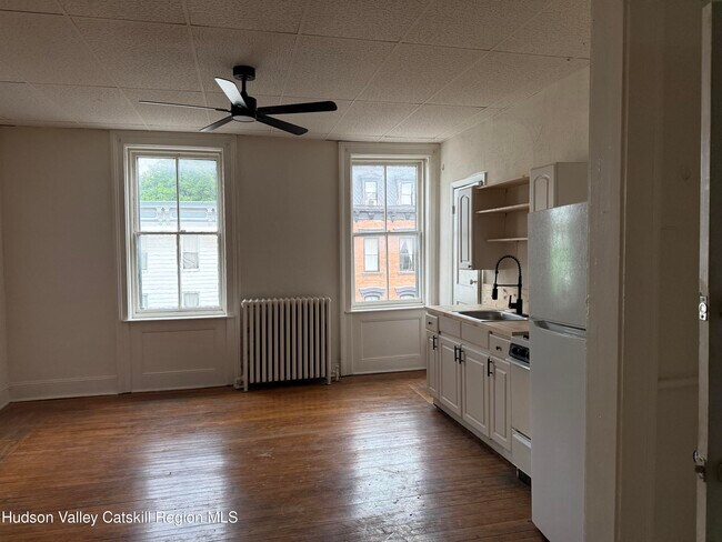 Photo - 409 Warren St