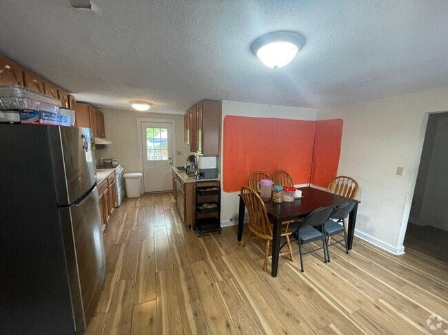 Building Photo - 81 Benedict St Rental