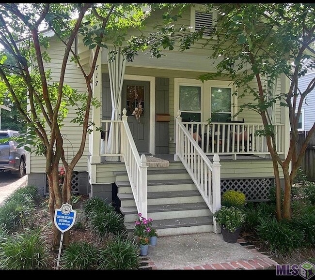 Building Photo - 717 Acadia St