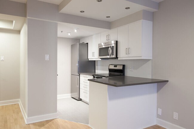 Building Photo - 3455 Rue Aylmer Unit 710