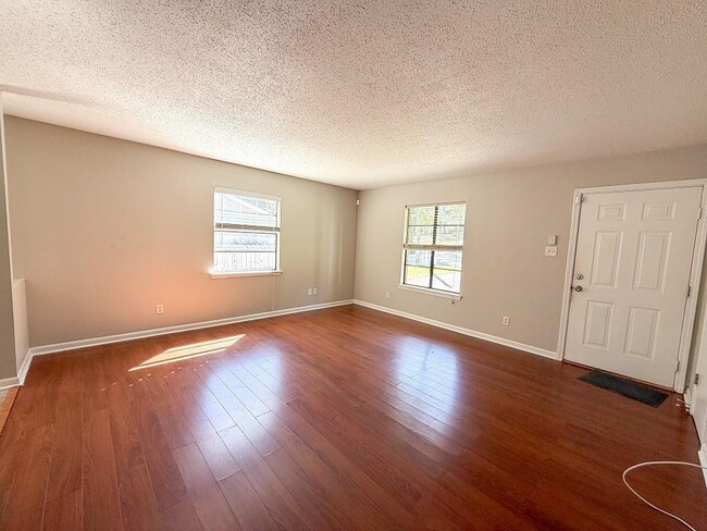 Photo - 817 Timbers Dr