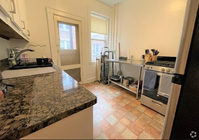 Building Photo - 71 Martin St Unit 3 Rental