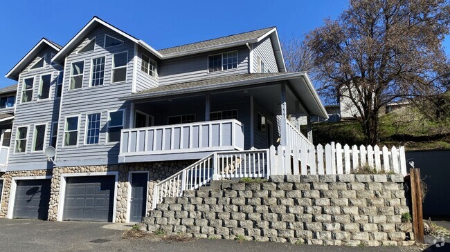 Building Photo - Quiet Duplex Overlooking the River Rental