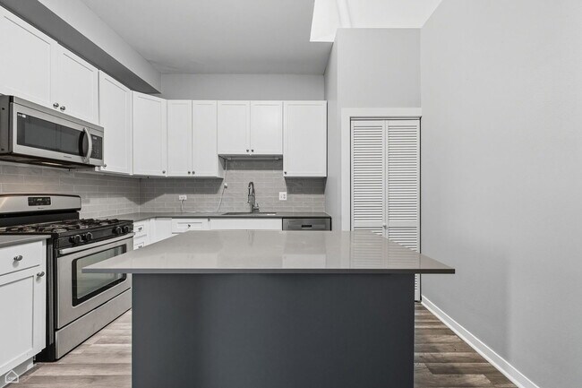 Photo - 2370 N Elston Ct Unit 2F