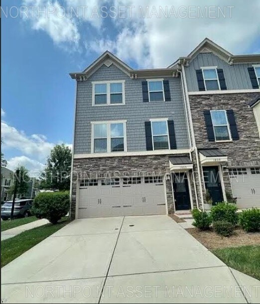Building Photo - Three story town home with 2 car garage