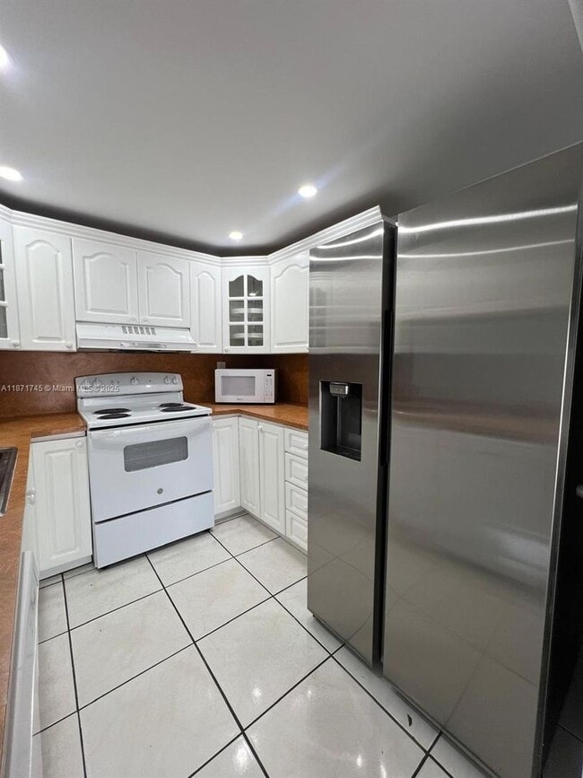 Building Photo - 526 NW 99th Ct Rental