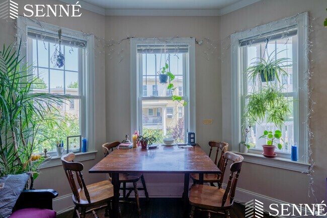 Building Photo - 47 Iffley Rd Unit 47 Iffley Rental
