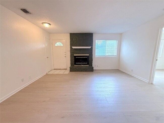 Photo - 9900 Hundred Oaks Cir