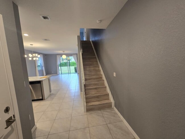 Photo - 140 Bandol St