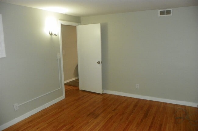 Building Photo - 575 Ridge Rd Rental