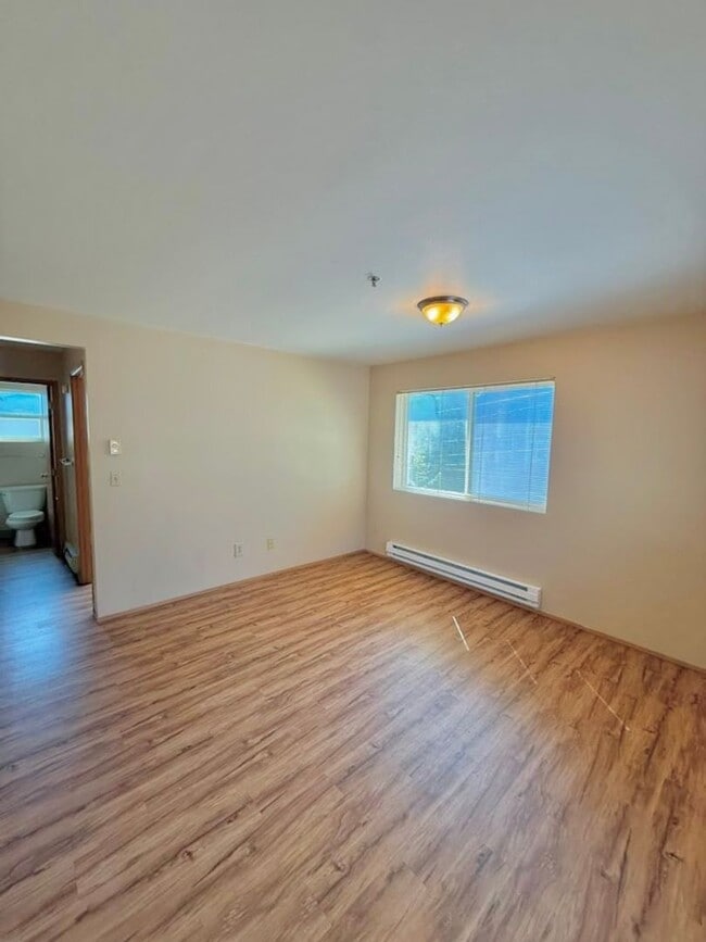 4236 7th Ave NE Unidad 8