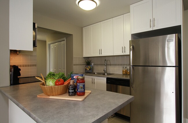 Photo - Lougheed Village - Willow Lake