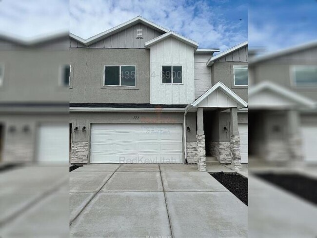 Building Photo - Townhouse Duplex Unit A