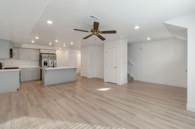 Photo - Beautiful Interior Townhouse - 3BD 3BA 2GA