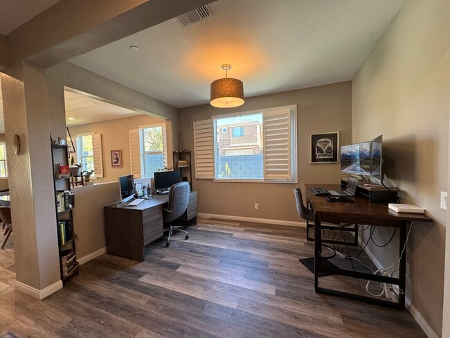 Photo - 331 Coastal Redwood St