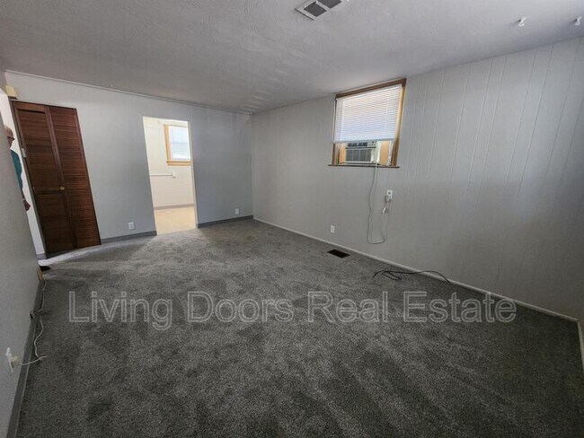Photo - 849 S 45th St