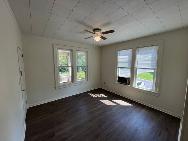 Photo - Spacious one bedroom 2nd floor apartment -...