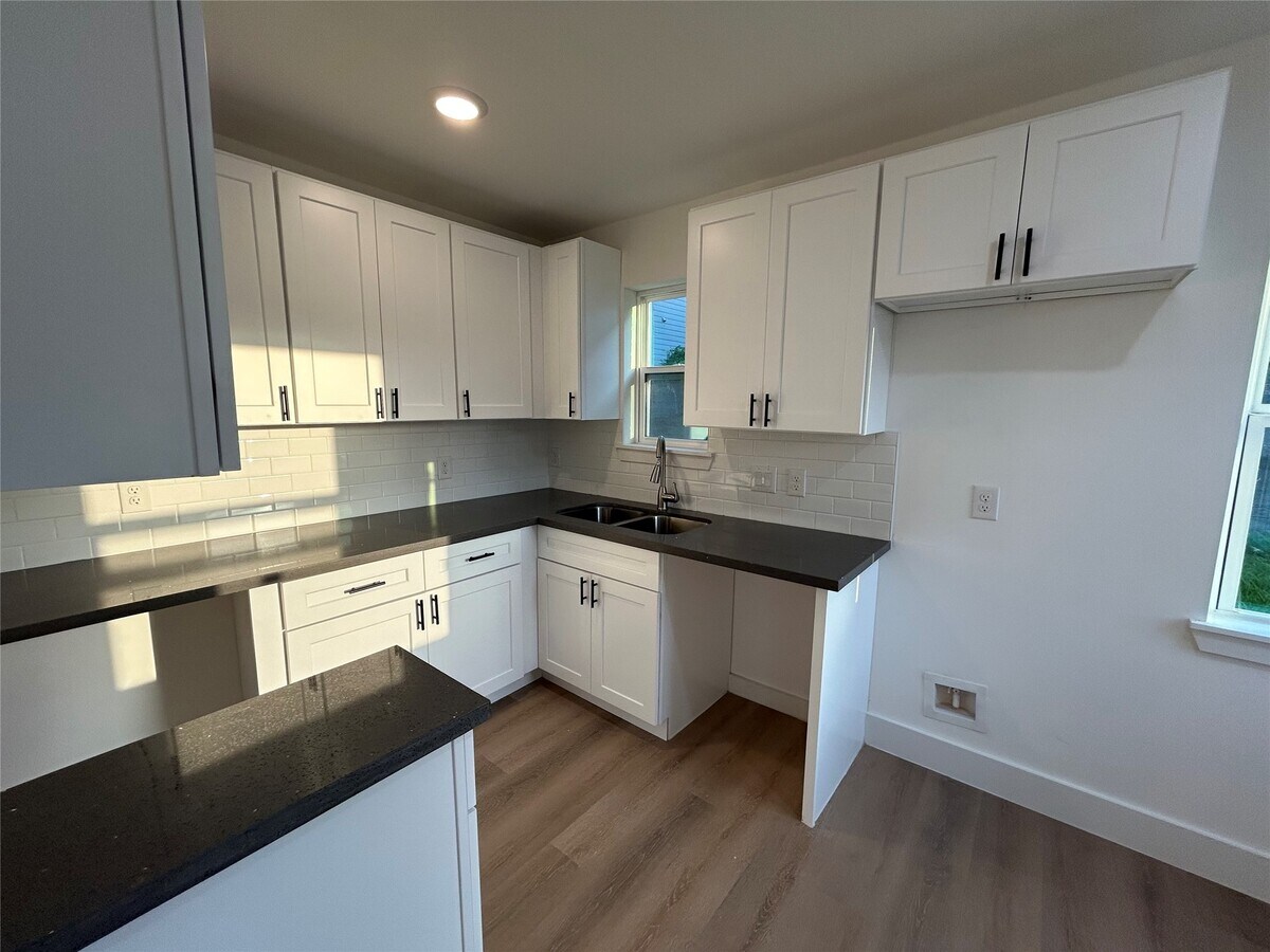 Photo - 2607 Live Oak St