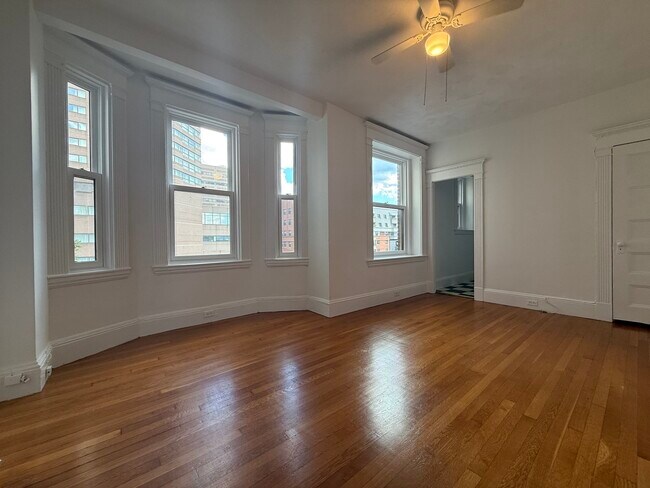 Building Photo - 8 Garrison St Unit 610
