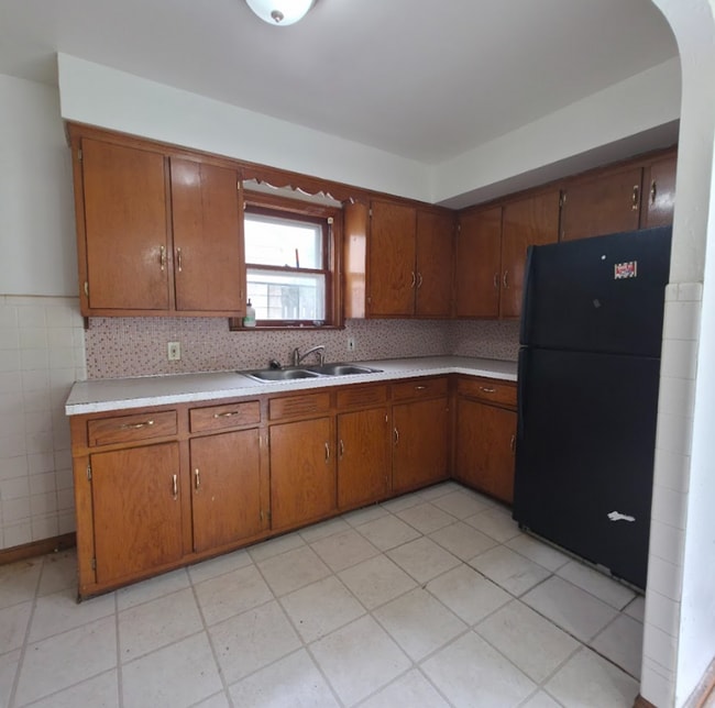 Photo - Multi Family Home 3 Bedroom and 1 Bath For Rent