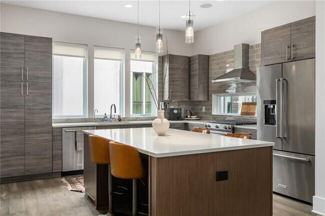 Photo - 52 Reynolds Square Ln