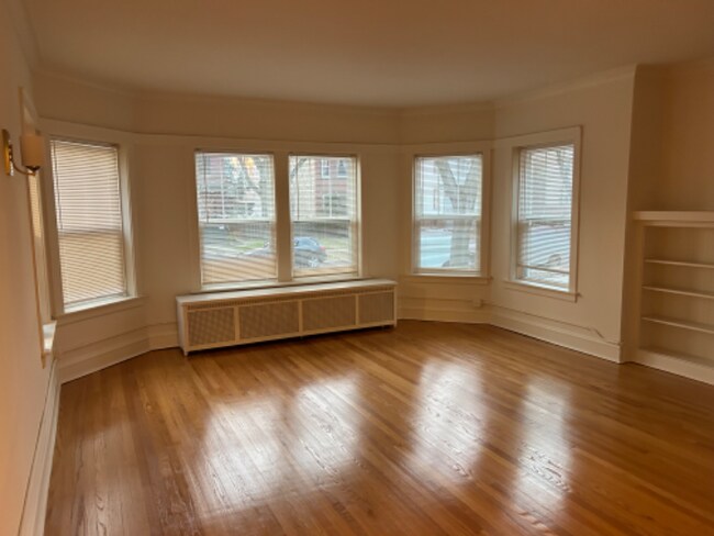 Building Photo - 6321 N Hermitage Ave Rental