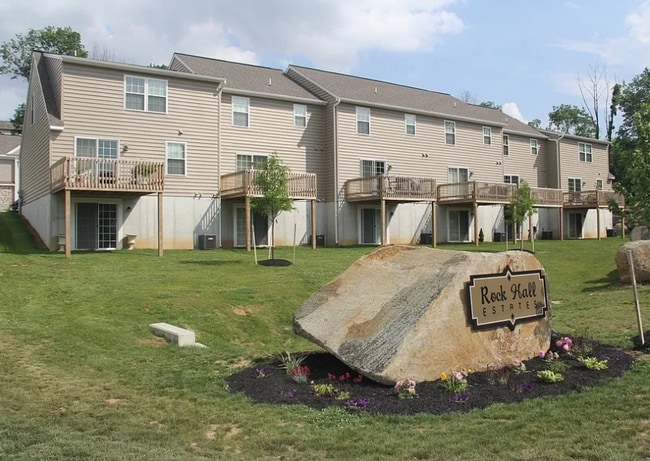 Photo - 2 Bedroom 2.5 Bath Townhome in Elizabethtown!
