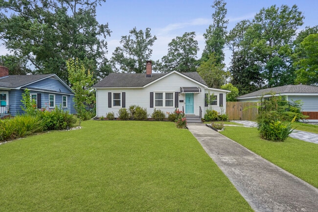 Photo - Charming Ardsley Park Bungalow Fully Furni...