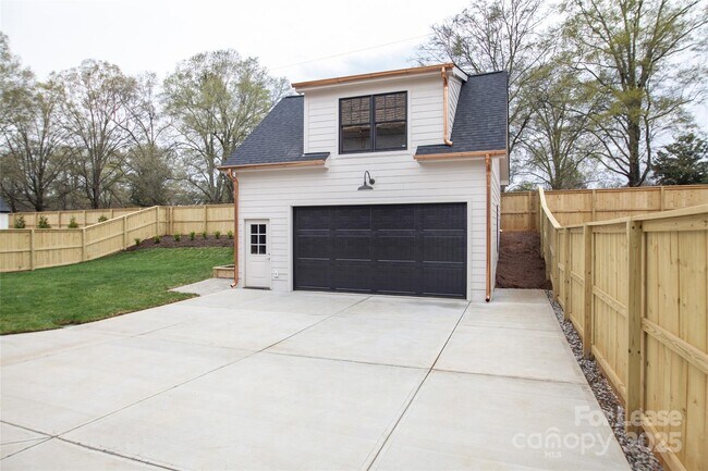 Photo - 5024 Gilchrist Rd