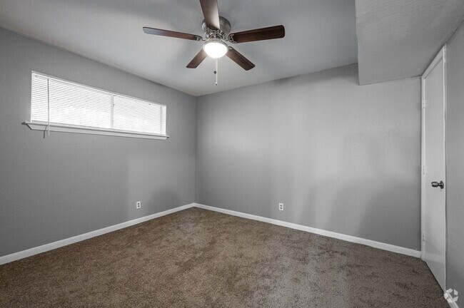 1BR, 1BA - 600SF