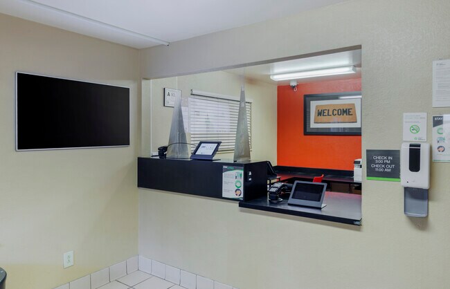 Furnished Studio-Fayetteville - Owen Dr.