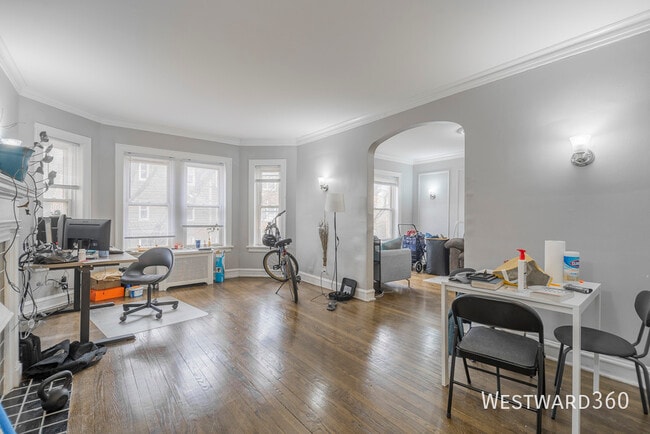 Building Photo - 6510 N Hamilton Ave Unit #2S