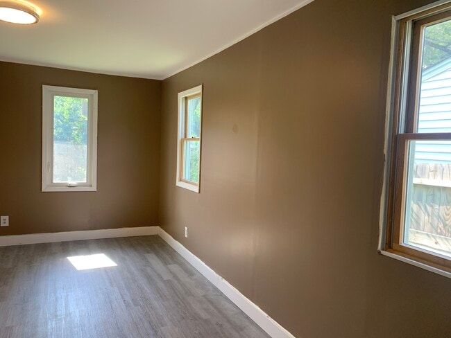 Photo - 2121 Mitchell St