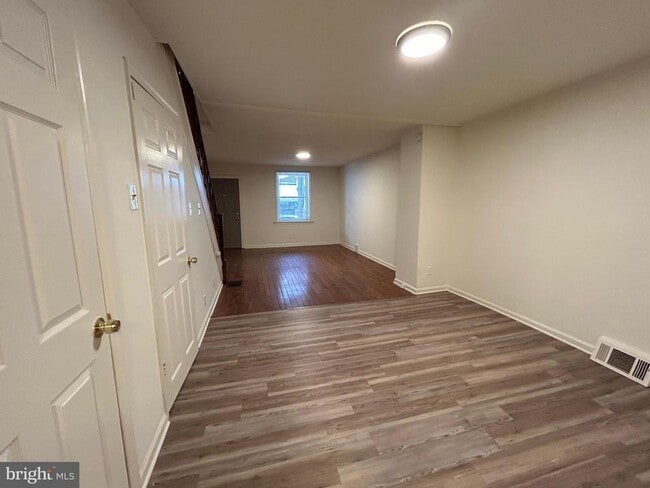 Photo - 718 E Thayer St