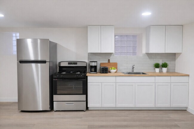 Photo - 3037 W Lexington St