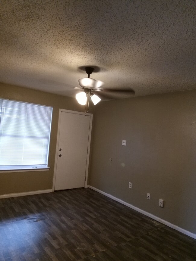 Building Photo - 8506 Leake Ave Unit D