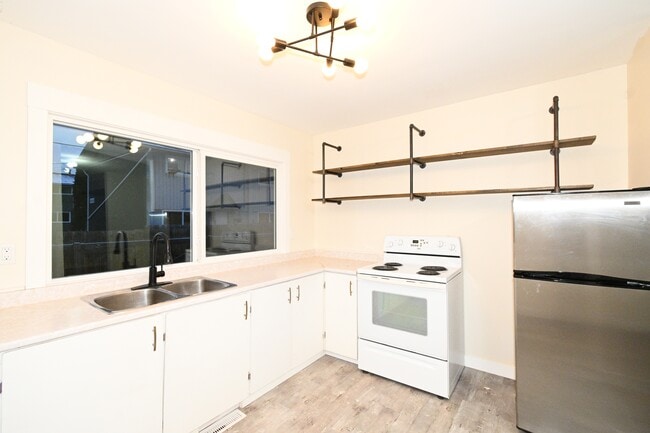 Photo - 2131 Upland St