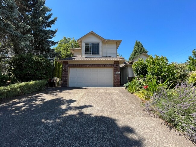 Photo - Beautiful 4Bd + 3Ba in Portland!! Offers Beautiful Outdoor Views and Great Gardening Backyards!!