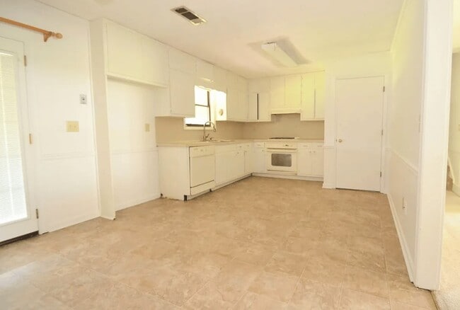 Photo - 1495 Haynes Ct SW