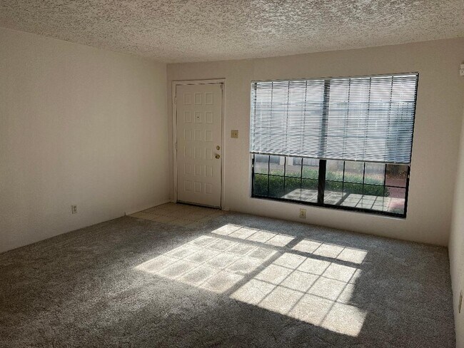 Photo - 6041 Sequoia Rd NW