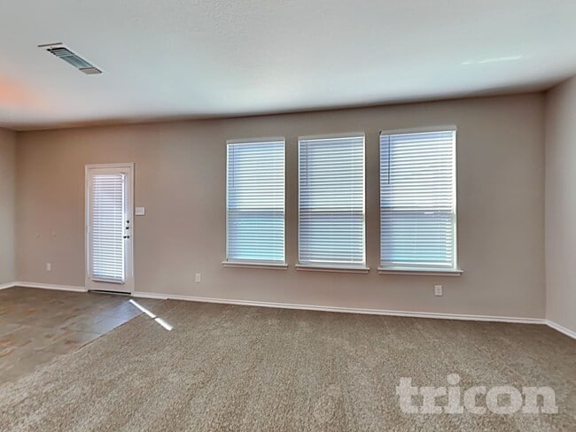 Photo - 2615 Green Leaf Way