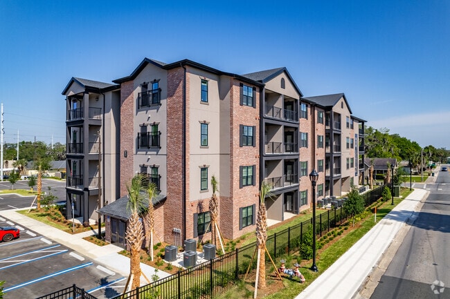 900 SE 3rd Ave Ocala, FL 34471 - Lamplighter Legacy Apartments