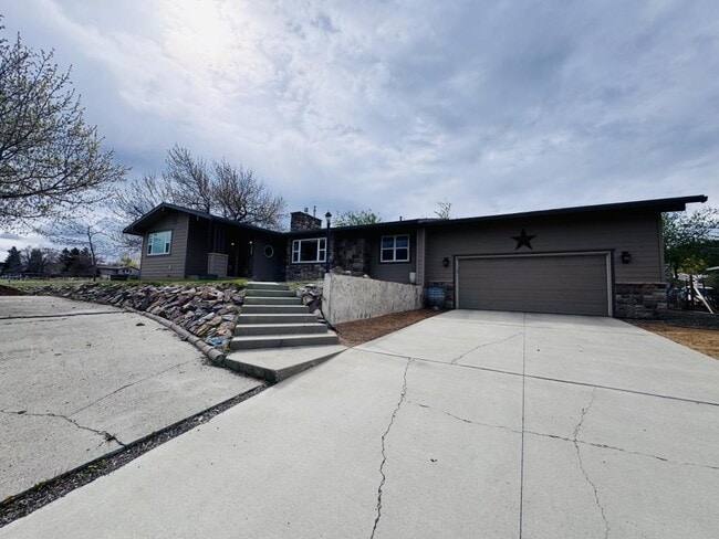 Photo - 1617 Winne Ave